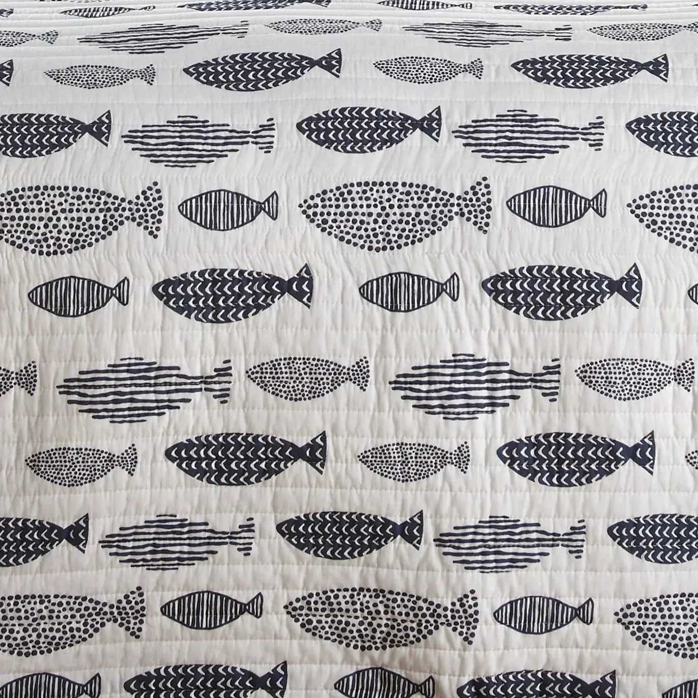 Universal V Berth Nautical Navy And White Fish 100% Cotton Quilt Set