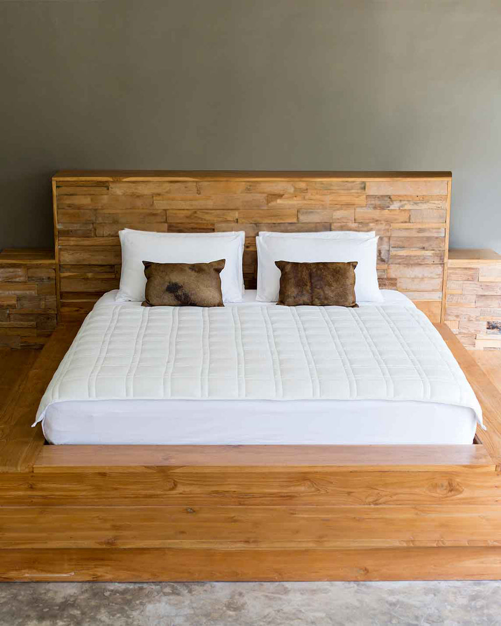 Soft Luxurious Weighted Bed Blankets & Throw Blankets