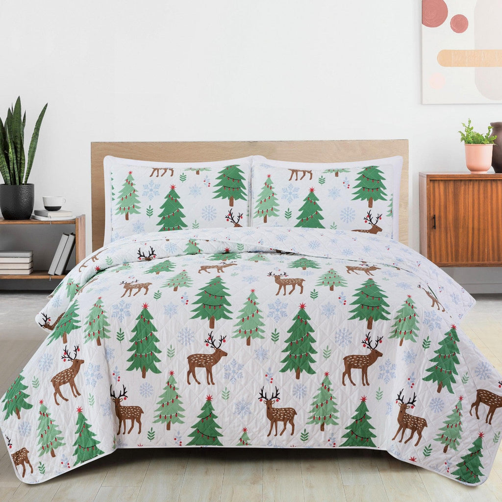 Christmas Holly Quilt Set - Christmas Themed Bedding