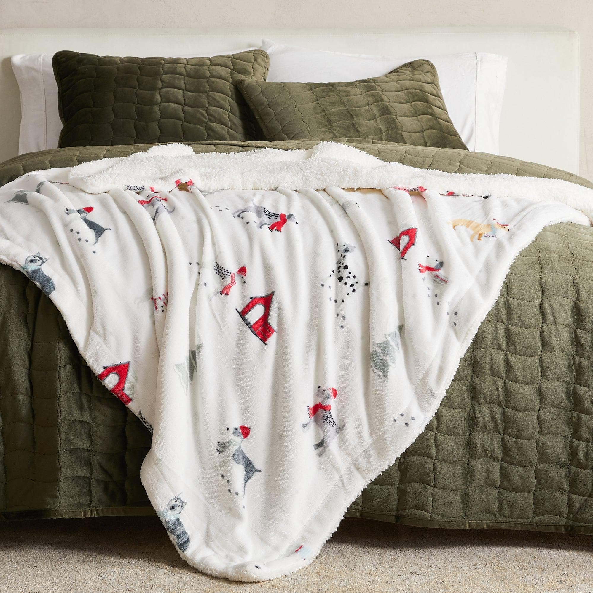 Christmas Sherpa Throw Blanket - Festive Christmas Themed Bedding