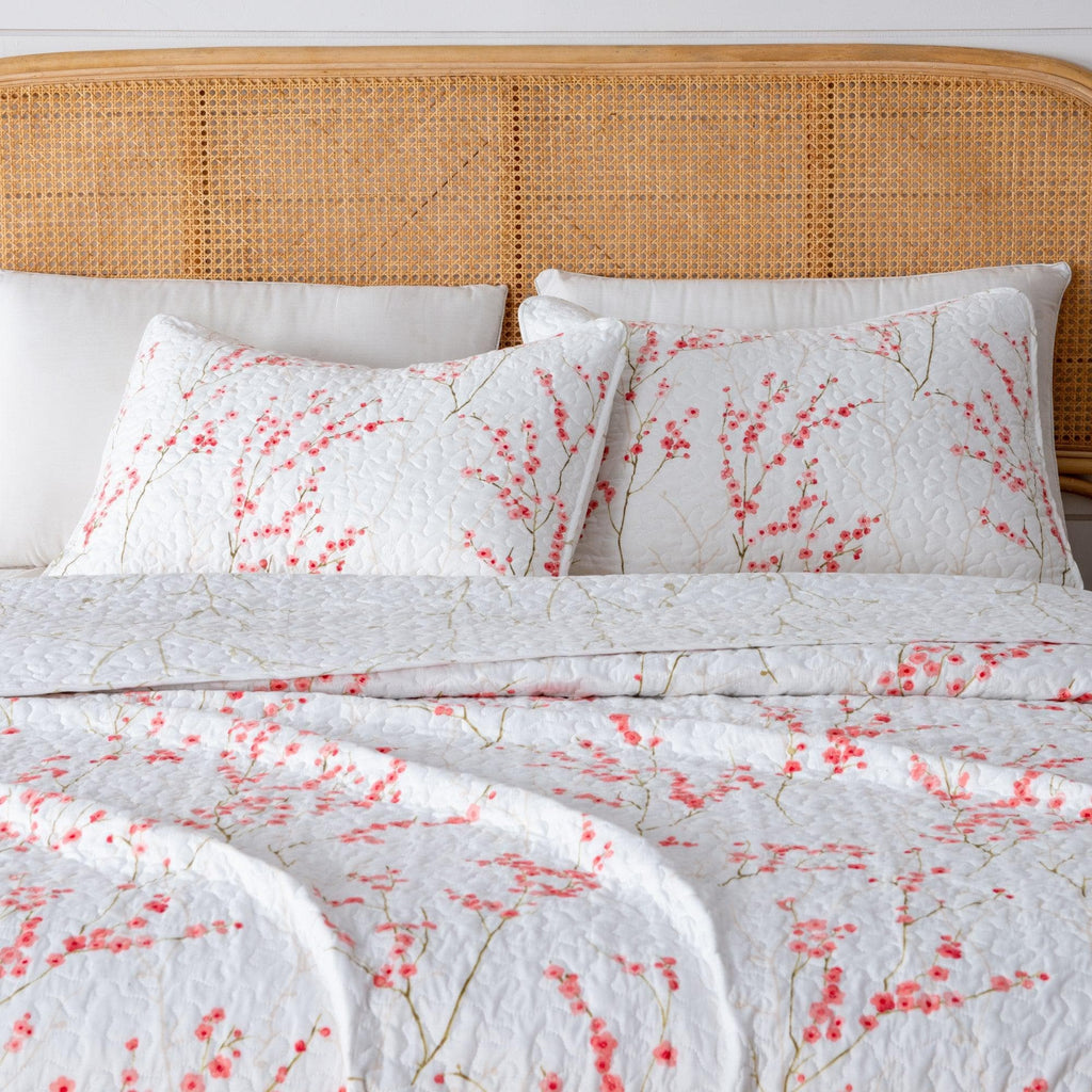 Floral Quilt - White & Coral - Floral Themed Quilts
