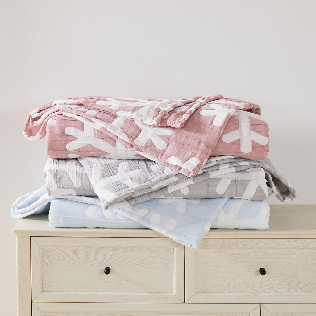 Matelass¨¦ Snowflake Quilt Set - Coastal Christmas Bedding