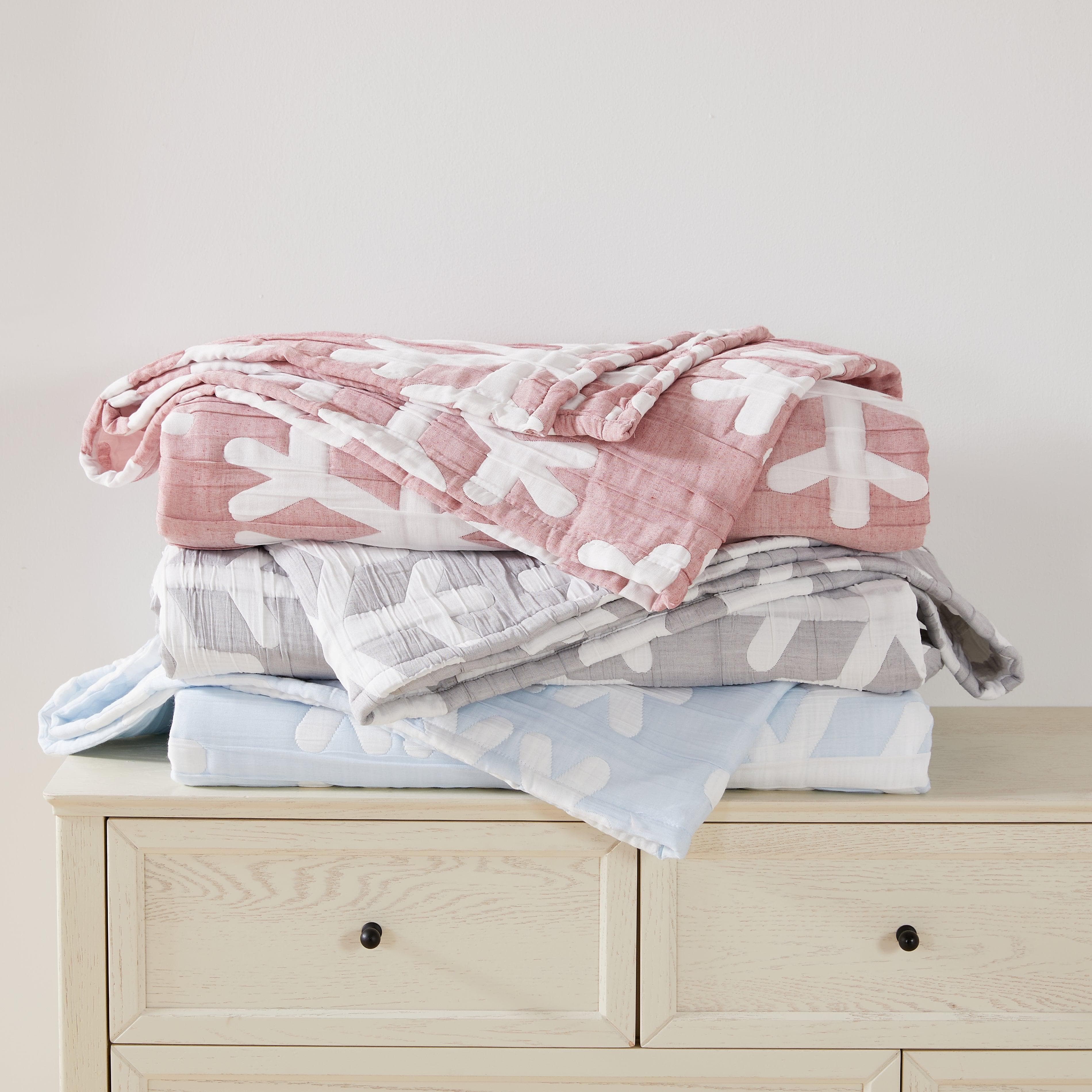 Matelass¨¦ Snowflake Quilt Set - Coastal Christmas Bedding