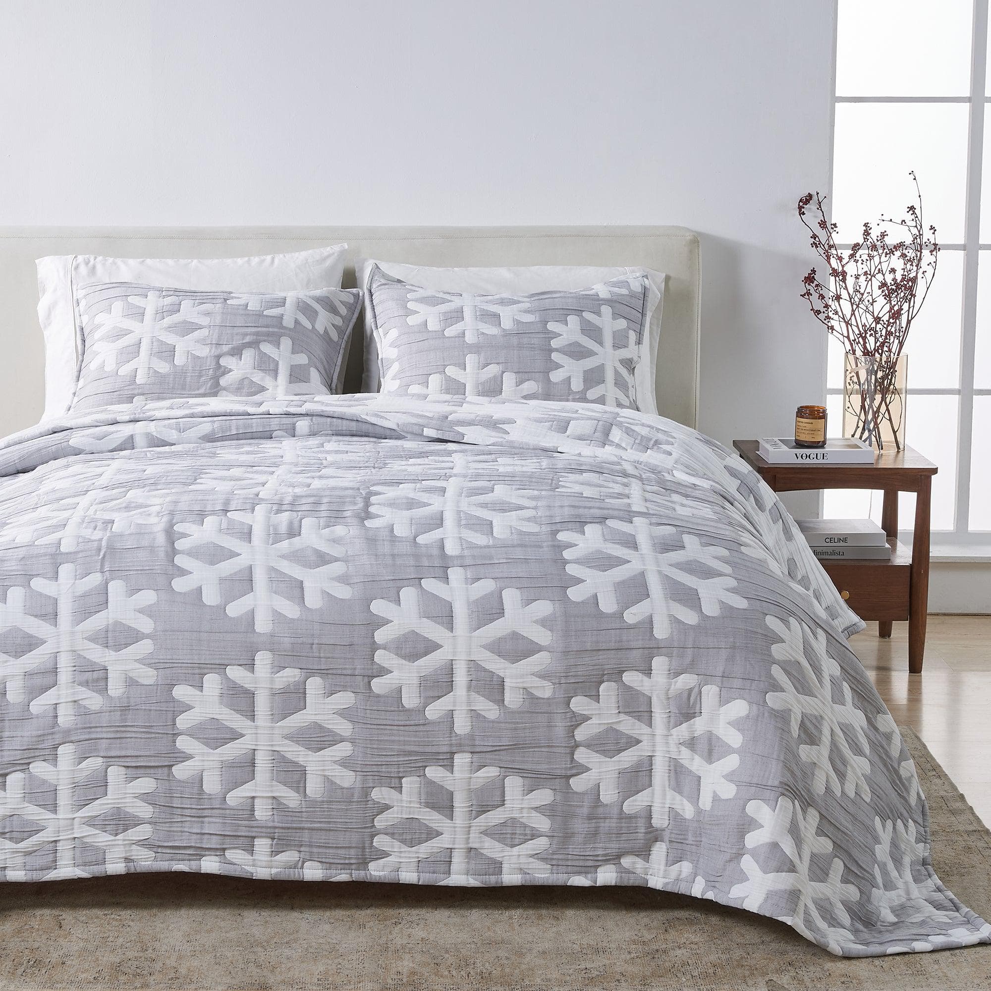 Matelass¨¦ Snowflake Quilt Set - Coastal Christmas Bedding