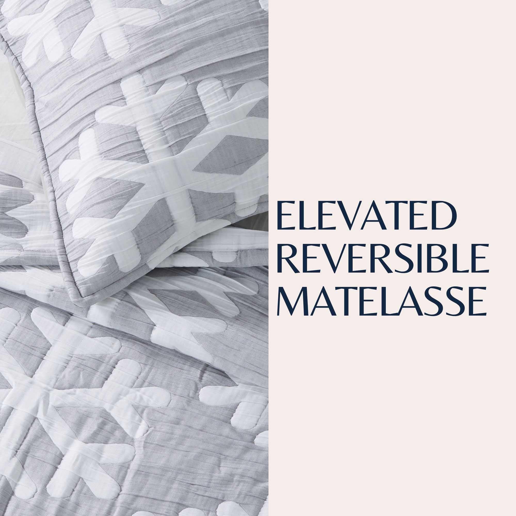 Matelass¨¦ Snowflake Quilt Set - Coastal Christmas Bedding