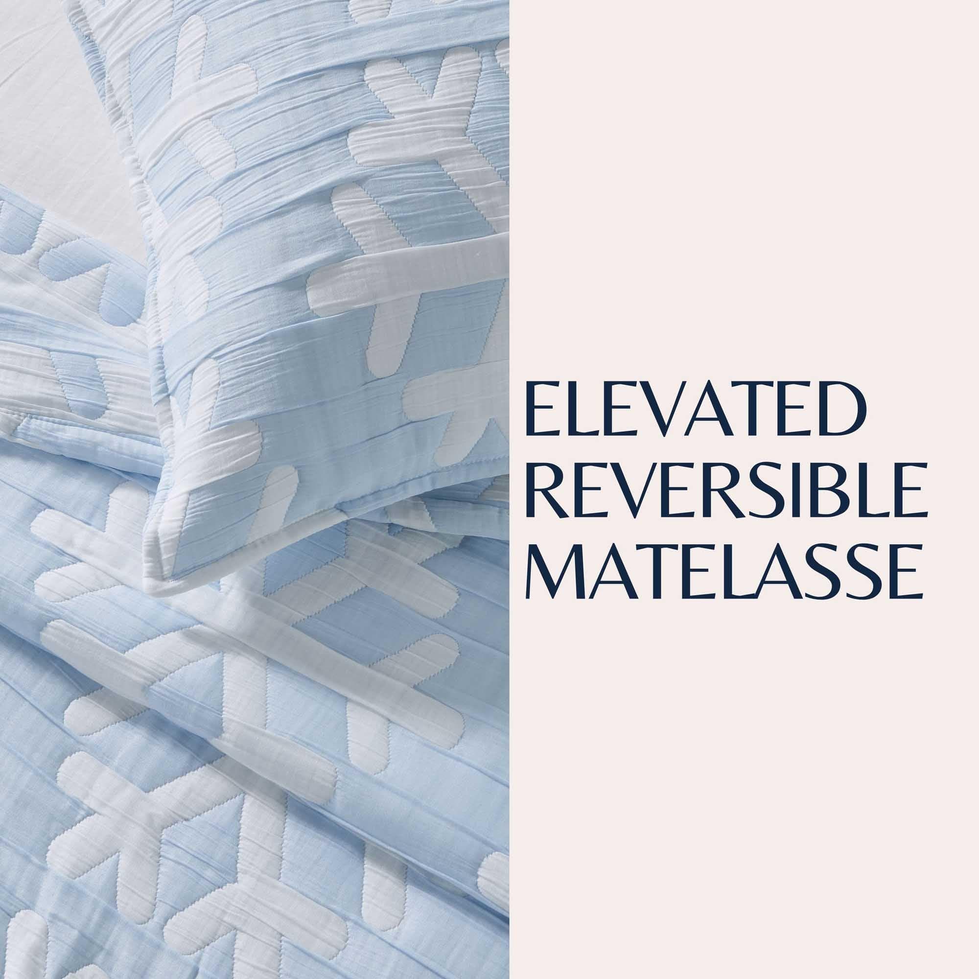 Matelass¨¦ Snowflake Quilt Set - Coastal Christmas Bedding